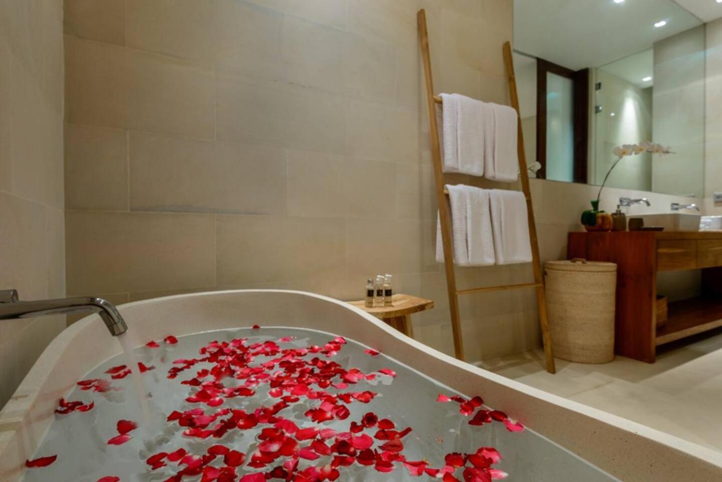 The Maya, Stunning 4Br Family Villa Canggu Exterior foto